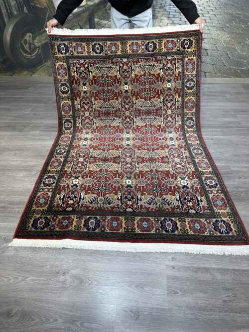 126x190 Hereke Halısı