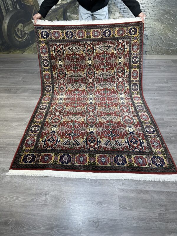 126x190 Hereke Halısı