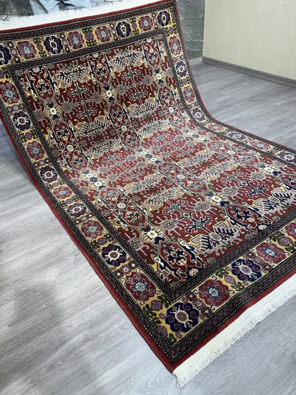 126x190 Hereke Halısı