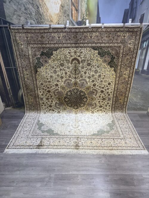 251 x 310 İpek El Dokuma Halı