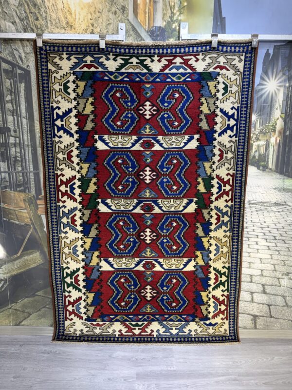 130 × 195 Taşpınar El Dokuma Halısı – Nadir Koleksiyonluk Özel Parça