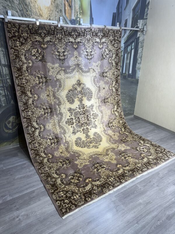 203 x 305  Ladik Halısı