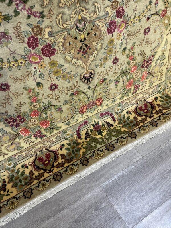 147 x 204 İpekli İran Tebriz Halısı